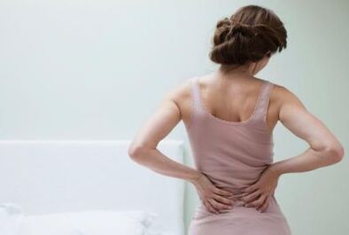 dor de costas nunha muller