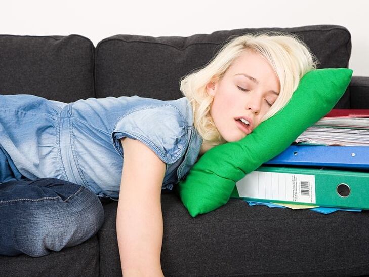 posición incómoda para durmir como causa da osteocondrose torácica